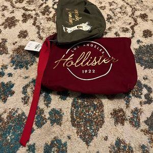 Hollister Zip up bags (2)